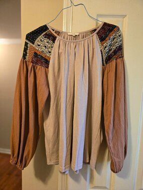 Easel L top, patchwork print sleeves, great transition piece